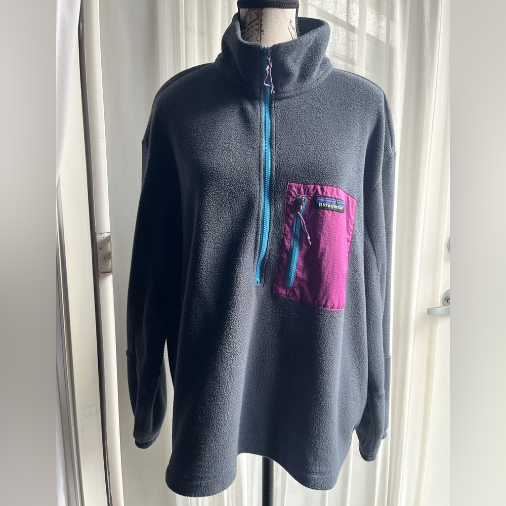 Patagonia Charcoal Fleece with Magenta Pocket